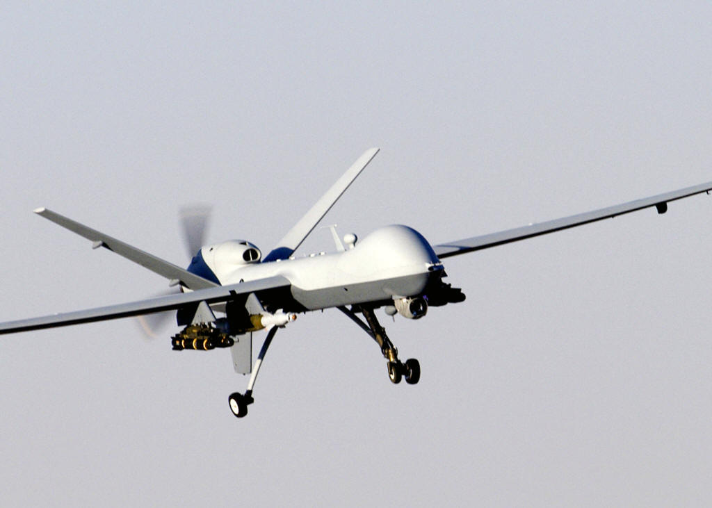 https://upload.wikimedia.org/wikipedia/commons/b/b0/MQ-9_Reaper_in_flight_%282007%29.jpg